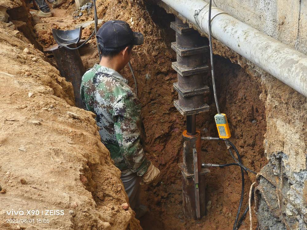 南宁贵港某楼房地基下沉房屋倾斜纠偏顶升施工